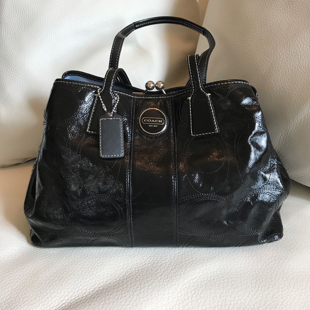 Authentic Coach. Patent monogram shoulder bag.